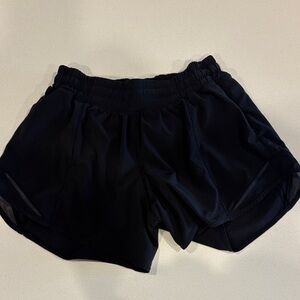 lululemon athletica Black Women's Hotty Hot Athletic Shorts - 6 Tall (4”)
